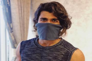 Vijay Deverakonda urges everyone to cover the face.