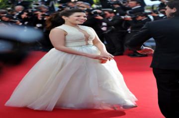 Los Angeles, April 15 (IANS) Actress America Ferrera has shared an empowering message with all the fellow expectant mothers, sending out love to all the "pregnant mamas" during the COVID-19 outbreak.