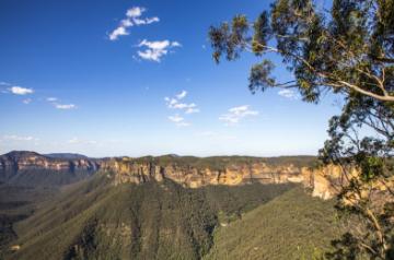 Scenic views across the Grose Valley at Evans Lookout, Blackheath.