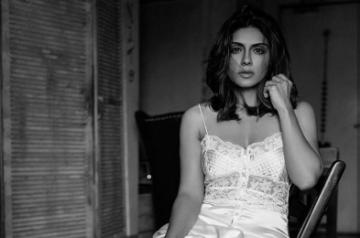 Film producer Karim Morani tests COVID-19 positive, confirms daughter Zoa.