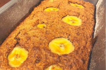 Alia Bhatt bakes banana bread.