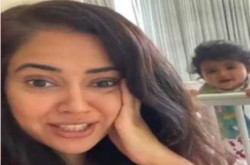 Mumbai, May 7 (IANS) Actress Sameera Reddy has given her daughter Nyra a haircut and said that she has turned her little one a into "rowdy munchkin".
