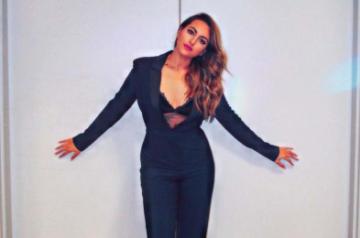 Sonakshi Sinha has revealed that she loves to draw faces. The actress on Monday shared a video where she can be seen making a painting of Buddha's face. Her painting titled "The Enlightened One" has been put up on auction to raise funds for the daily wage earners.