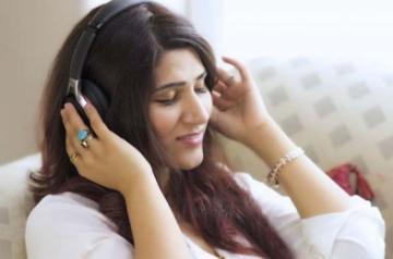 Shashaa Tirupati multi-tasks to come out with new song amid lockdown.