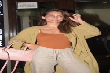 Mumbai, June 24 (IANS) VJ Anusha Dandekar is all praise for her siblings -- Shibani Dandekar and Apeksha Dandekar.