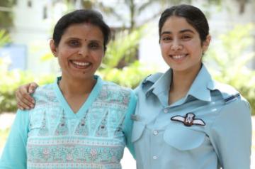 Mumbai, June 11 (IANS) Former IAF pilot Gunjan Saxena has penned a note praising actress Janhvi Kapoor and film's director Sharan Sharma after the teaser of "Gunjan Saxena: The Kargil Girl" was released.