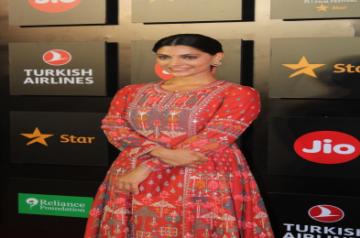 Mumbai, June 22 (IANS) Actress Saiyami Kher has received positive reviews for her performance in the new digital film "Choked: Paisa Bolta Hai", directed by Anurag Kashyap .