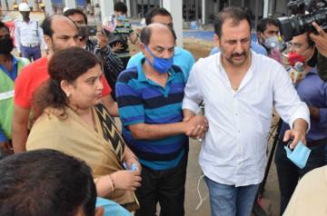 Patna: Late actor Sushant Singh Rajput's father and other family members leave for Mumbai from Patna on June 15, 2020. (Photo:IANS)