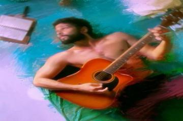 Mumbai, July 1 (IANS) In a new Instagram picture, Bollywood actor Siddhant Chaturvedi flaunts washboard abs. Describing his shirtless look, he calls himself a "bomb".