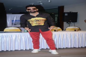 Mumbai: Actor Navraj Hans at the success press conference of song "Hulle Hullare", in Mumbai on April 14, 2018. (Photo: IANS)