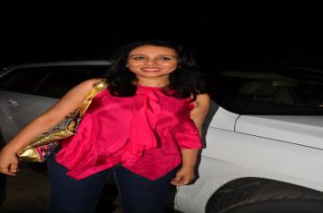 Mumbai: Actor Suchitra Krishnamoorthi arrives to attend the premiere of actor Satish Kaushik play Mr & Mrs Murarilal, in Mumbai, on July 16, 2016. (Photo: IANS)