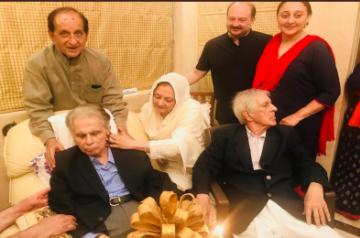 Dilip Kumar, his wife Saira Banu and brother Aslam Khan seen with family.