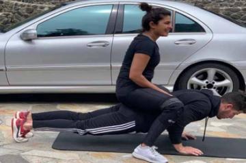 Priyanka Chopra, Nick Jonas.