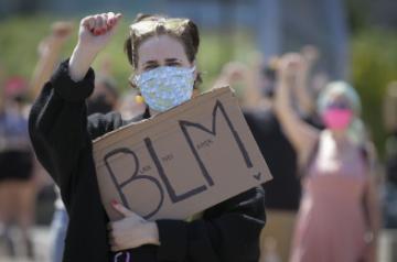 Bus drivers let whites, not people of colour, ride for free: Study