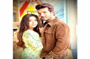 TV actor Arjun Bijlani returns in a music video with 'repeat value'.