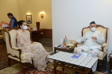 Bollywood actress Kangana Ranaut & her sisiter met Maharashtra Governor Bhagat Singh Koshyari at Raj Bhavan, here on Sunday afternoon.