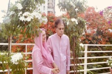 Dilip Kumar, Saira Banu clicked twinning in pink.