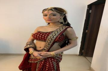 Sara Khan back to work.