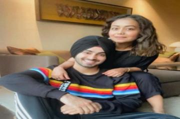 Neha Kakkar makes relationship with Rohanpreet Instagram-official