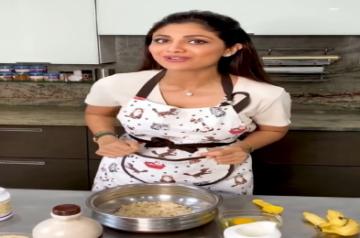 Shilpa Shetty replaces eggs with flaxseed powder while baking banana bread.