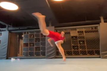 Disha Patani aces butterfly kick, Tiger Shroff is impressed.