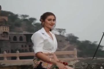 Dhvani Bhanushali celebrates 700 million views of 'Leja re'.