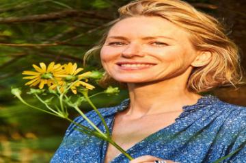 Naomi Watts on balancing act as a mom.