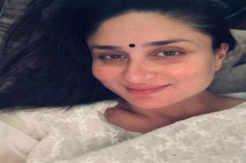 Kareena Kapoor Khan just loves wearing bindi.