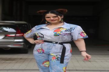 Zareen Khan starts her website