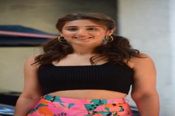 Dhvani Bhanushali starts shooting for her next project