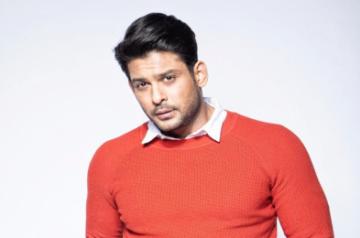 Sidharth Shukla tries to pull off SRK's signature pose
