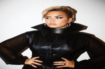 Demi Lovato debuts edgy new pixie haircut.