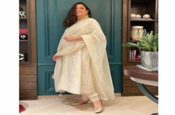 Anushka flaunts pregnancy glow in white ensemble