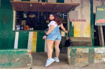 Swedish-Greek actress Elli AvrRam on Wednesday shared holiday vibes from Goa. In a set fo new Instagram photos, Elli is seen at a little wayside shop.