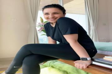 Parineeti posts 'after workout, before shower' pic
