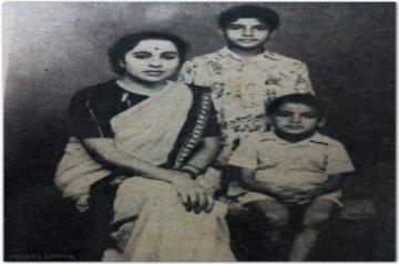 Big B posts throwback picture with mother, brother