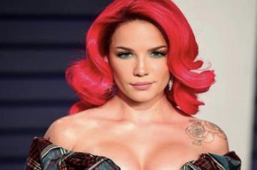 Halsey sorry for insensitive 'eating disorder' photo