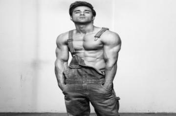 Actor Pulkit Samrat celebrated his birthday on Tuesday, and he posted a special picture as a treat for fans on his special day.