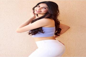 Model and BÃ¢ÂÂwood aspirant Sasha Merchant inspired by Deepika Padukone.