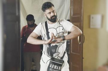 Kushal Zaveri, who directed the late Sushant Singh-starrer TV show Pavitra Rishta, is currently working on his upcoming web series Crashh. He says the best part about the series is you know the story from start to end. (Instagram)