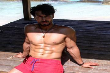 Tiger Shroff wants 2021 to heal the planet (Credit: Instagram)