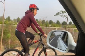Rakul Preet cycles her way to film set (Credit: Instagram)