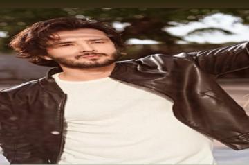 TV actor Zaan Khan is trying out method acting for his role of Randheer in the new television show, Kyun Utthe Dil Chhod Aaye. The period drama is set in Lahore of the 1940s, and Zaan has even changed his look for the role, and even grown a moustache that gives a suitable retro look