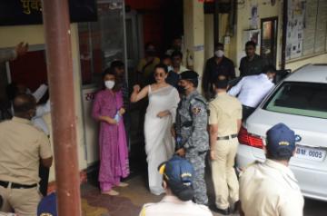 Mumbai: Actress Kangana Ranaut accompanied by her sister Rangoli Chandel, arrives at Bandra police station in Mumbai on Jan 8, 2021. Kangana on Friday reached the Bandra police station to record her statement in a case related to sedition and other charges. The Bandra police had registered an FIR against Ranaut and her sister Rangoli Chandel for allegedly promoting enmity between communities through their remarks in October. (Photo: IANS)