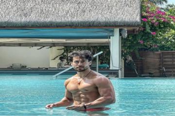 Tiger Shroff flaunts his perfect washboard abs in pool picture.(photo:instagram)