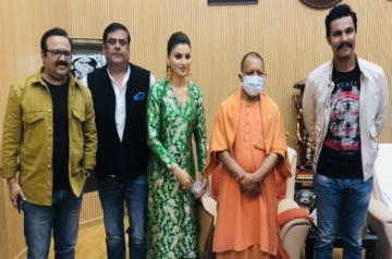 Actors Randeep Hooda and Urvashi Rautela on Saturday met Uttar Pradesh Chief Minister Yogi Adityanath at his official residence in Lucknow. (Twitter)