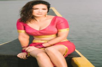 Sunny Leone sizzles in traditional Kerala outfit in new post.(photo:INSTAGRAM)