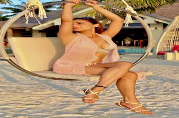 Sara Khan holidays at Maldives, says she needed a break