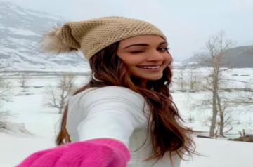 Kiara Advani shares her Manali 'snow glow'.