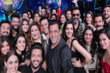 Salman Khan's 'mega' selfie.(photo:Instagram)